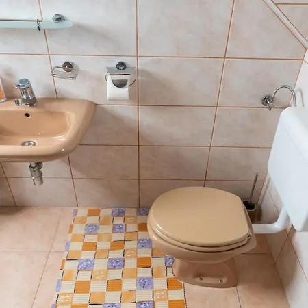 Apartament Dominika Stros *